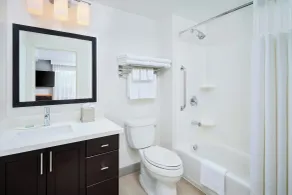 TownePlace Suites by Marriott Mississauga-Airport Corporate Centre - Salle de bain