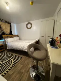OYO Unique Guestroom - Farnworth, Easy Access to Bolton - Habitación