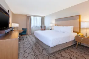 Crowne Plaza Columbus North - Worthington by IHG - Room