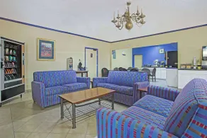 Days Inn by Wyndham Benson - Hall