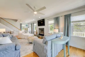 Waterfront Home w/ Screened Porch & Sunsets - Interiör