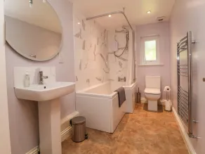 Bramble Lodge - Bathroom