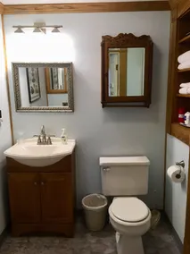 Old Iron Inn Bed and Breakfast - Bathroom