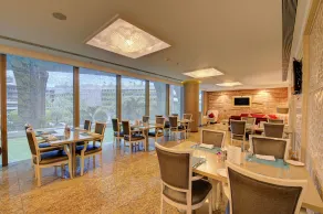 Niranta Transit Hotel Mumbai Airport - At Arrivals - Restaurant