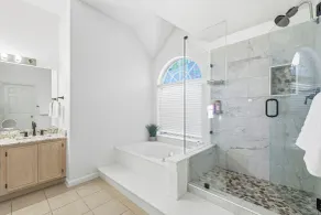Bright and Cozy 4B Retreat in Frisco - Salle de bain