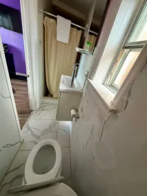Oshawa Inn Motel - Bathroom