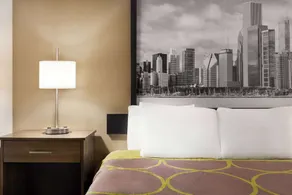 Super 8 by Wyndham Joliet I-55 N/Chicago - Room