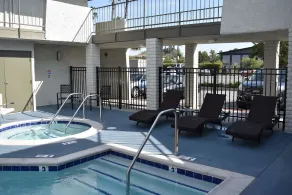 Signature Anaheim Maingate - Piscine