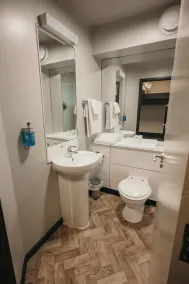 Cat & Lion Country Pub and Hotel - Bathroom