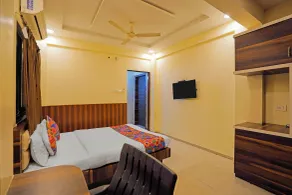 Fabhotel Club Metro - Room