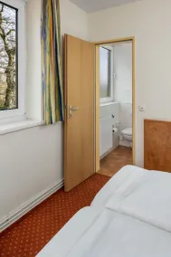 Academy Lodge Boardinghouse - Room