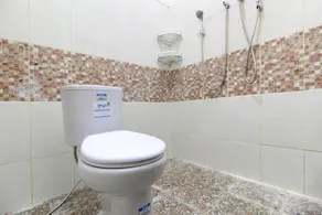 RedDoorz near Museum Gunung Merapi - Salle de bain