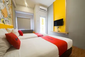 RedDoorz Apartment near Bundaran Satelit Surabaya - Habitación