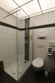 Threeland Hotel - Bathroom