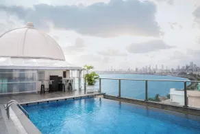 InterContinental Marine Drive Mumbai by IHG - Piscina
