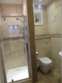 The Woodman Inn - Bathroom