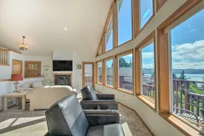 Bay City Home w/ Gorgeous Bay Views From Deck - Interiør