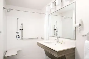WoodSpring Suites Seattle Redmond - Bathroom