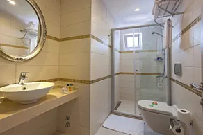 The Room Hotel & Apartments - Bathroom