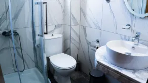Milonas House Apartments - Bathroom