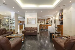 Lilia Hotel - Sitzecke in der Lobby