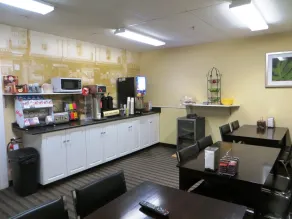 Super 8 by Wyndham Saskatoon Near Downtown - Restaurant