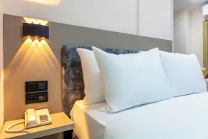 The Business Class Hotel - Camera