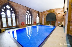 Boys Dormitory - Piscine extérieure