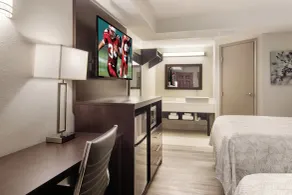 Red Roof Inn PLUS & Suites Erie - Chambre