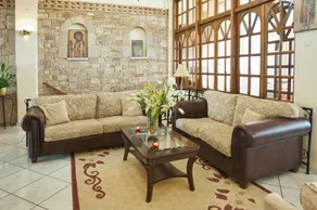 Hermes Delphi Hotel - Coin salon dans le hall