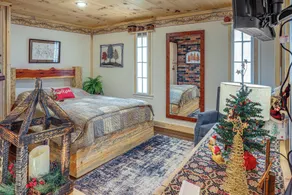Walk to Current River: Ozarks Adventure Home! - Interiör
