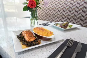 Hotel Indigo Jacksonville-Deerwood Park by IHG - Restaurant