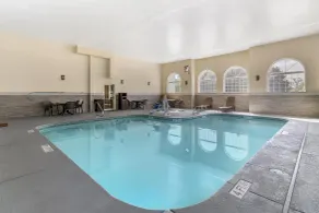 Best Western Concord Inn & Suites - Piscina
