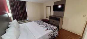 Red Roof Inn & Suites Cornelius - Lake Norman - Room
