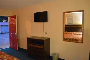 Economy Inn - Room