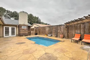 Garland Home w/ Private Pool & Yard! - Innvendig