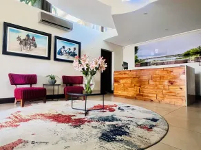 One O Eight Boutique Hotel - Rezeption