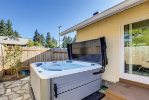 Walk to Dtwn Camas! Updated Home w/ Game Room - Interiør
