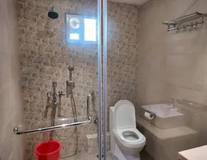 Eennra Maanikko - Bathroom
