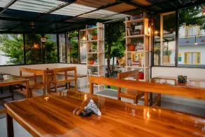 The Hosteller Bir - Restaurant