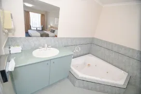 Sandown Heritage Motel - Bathroom