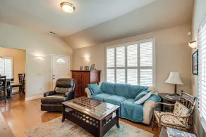 Walkable Miracle Mile Retreat w/ Peaceful Patio - Innenbereich