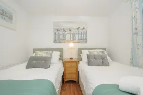 Merveilleux cottage adapté aux familles avec jardin | Vue plage | Avec animaux admis - Chambre