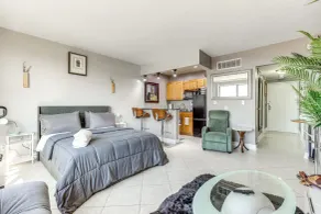 Downtown Jacksonville Retreat | Walk to Events & Stadium - Interiör