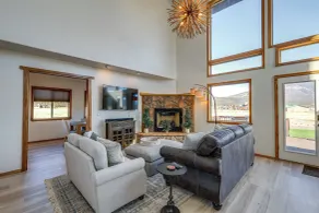 Scenic Flagstaff Home w/ Hot Tub & Mountain Views - Innenbereich