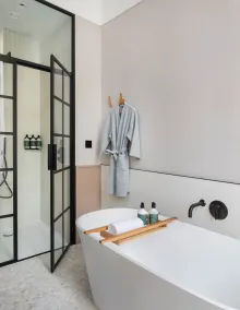 Inhabit Queen's Gardens, a Member of Design Hotels - Bathroom