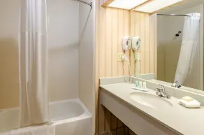 Quality Inn & Suites Abingdon - Salle de bain