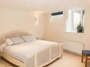 32A, Buxton - Interni