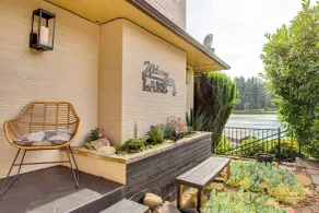 Lake Spanaway Retreat: Home w/ Private Beach! - Innenbereich