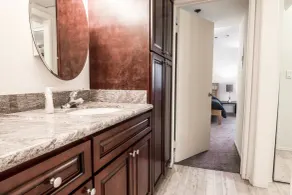 Strathmore Apartments - Badezimmer